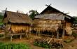 Vesnice etnika Aka v horách na severu Laosu